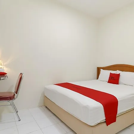 Reddoorz Plus Near Ciputra World Kuningan 2-3